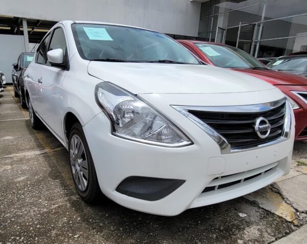 NISSAN VERSA SENSE AUT