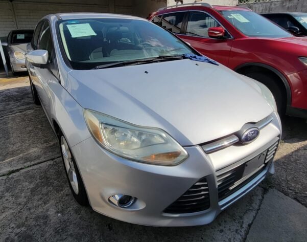FORD FOCUS SE SEDAN AUT
