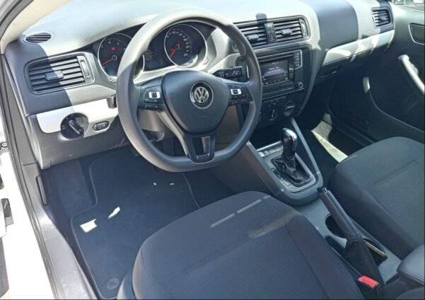 VOLKSWAGEN JETTA COMFORTLINE - Image 5