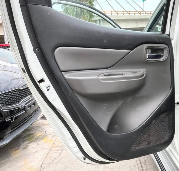 MITSUBISHI L 200 LR STD - Image 11