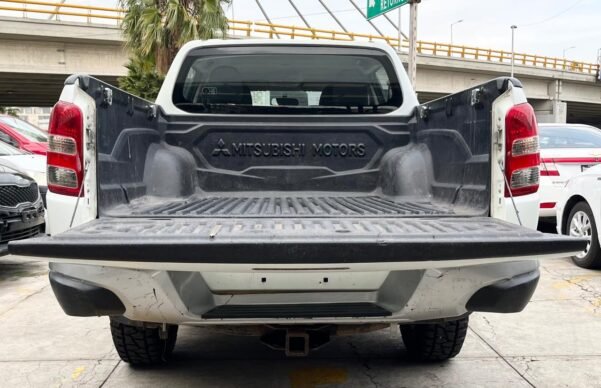 MITSUBISHI L 200 LR STD - Image 19