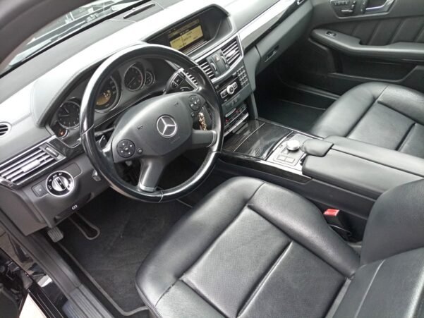 MERCEDES BENZ E 250 CLASSIC - Image 5