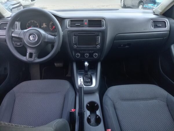 VOLKWAGEN JETTA MK VI AUT - Image 5