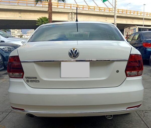 VOLKSWAGEN VENTO COMFORTLINE STD - Image 6