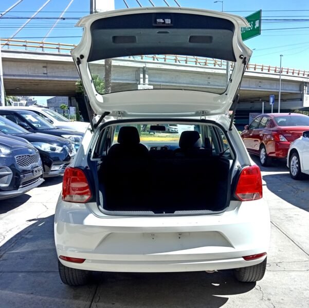 VOLKSWAGEN POLO COMFORTLINE STD - Image 6