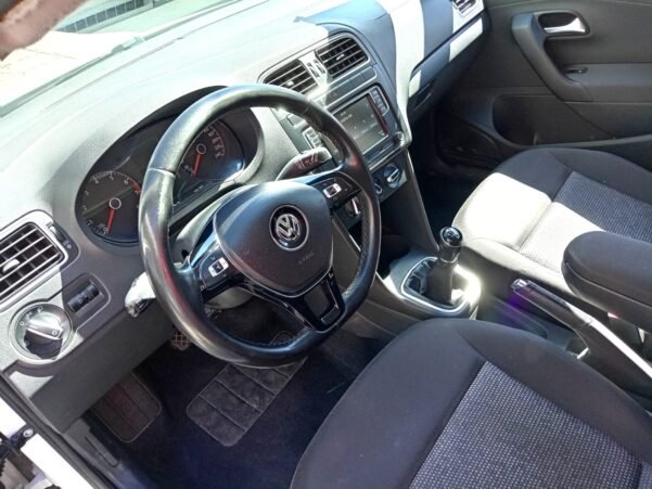 VOLKSWAGEN POLO COMFORTLINE STD - Image 4