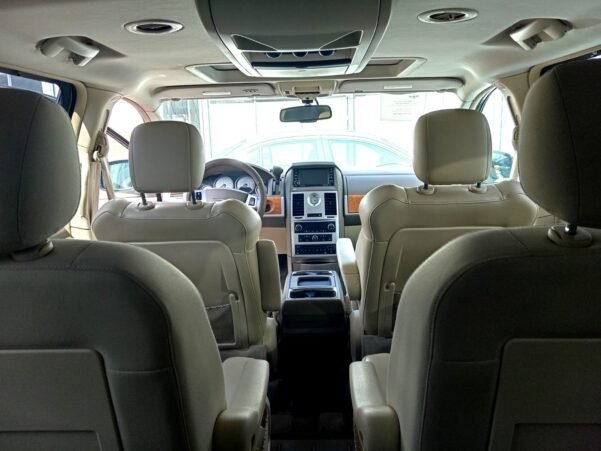 CHRYSLER TOWN & CONTRY LIMITED - Image 3