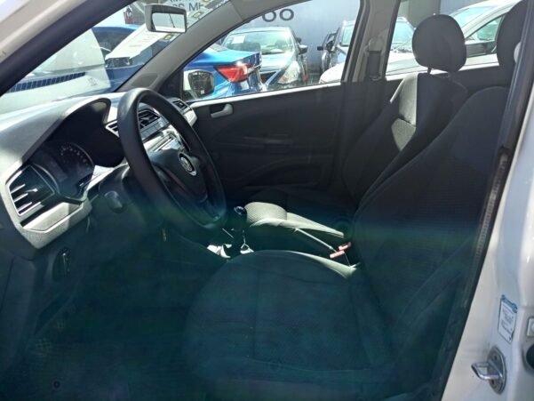 VOLKSWAGEN GOL SEDAN STD - Image 6