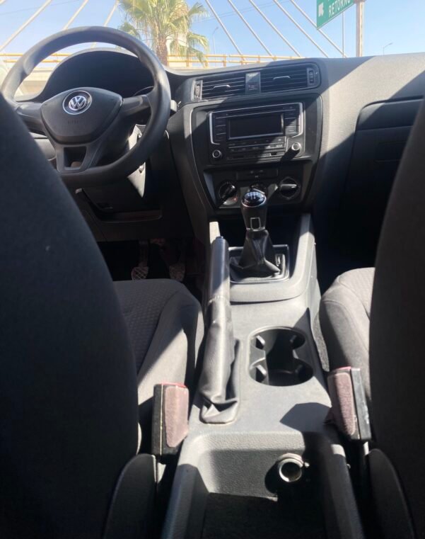 VOLKSWAGEN JETTA LIVE 2.0 STD - Image 2