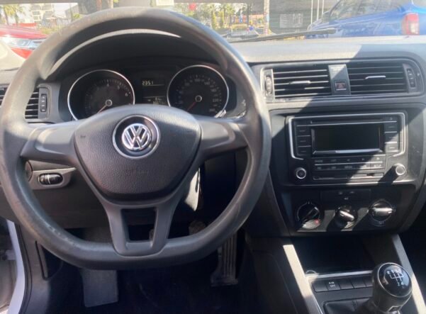 VOLKSWAGEN JETTA LIVE 2.0 STD - Image 4