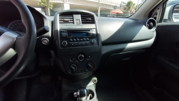NISSAN VERSA SENSE AUT - Image 6