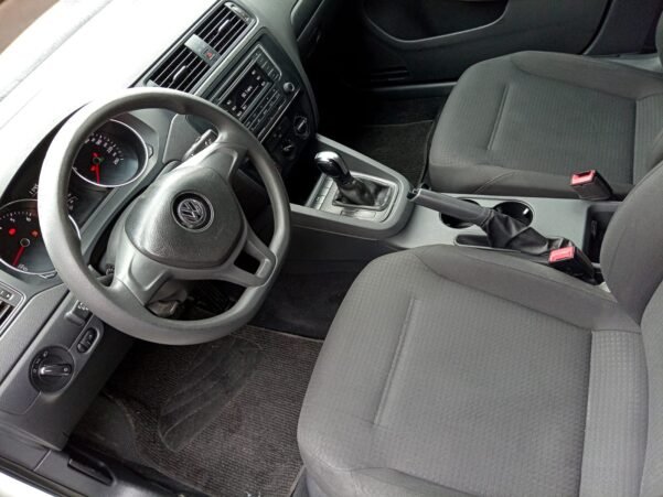 VOLKSWAGEN JETTA TRENDLINE 2.0 TIP - Image 9