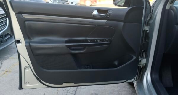 VOLKSWAGEN BORA TDI DSG - Image 4