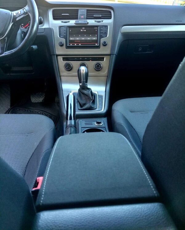 VOLKSWAGEN GOLF COMFORTLINE - Image 10