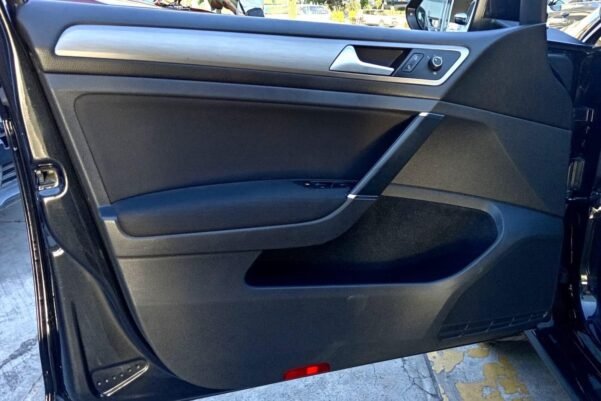 VOLKSWAGEN GOLF COMFORTLINE - Image 4