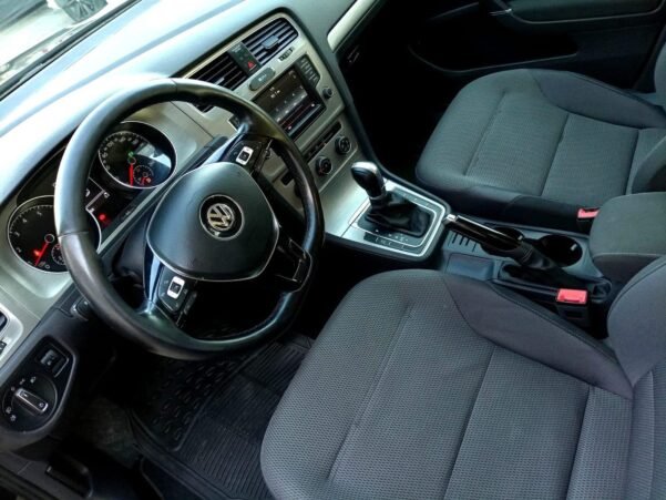 VOLKSWAGEN GOLF COMFORTLINE - Image 9