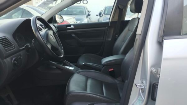 VOLKSWAGEN BORA TDI DSG - Image 6