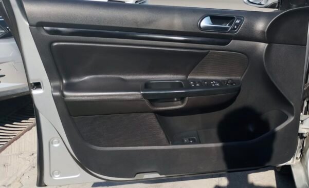 VOLKSWAGEN GOLF SPORTWAGEN 2.5 TIP - Image 4