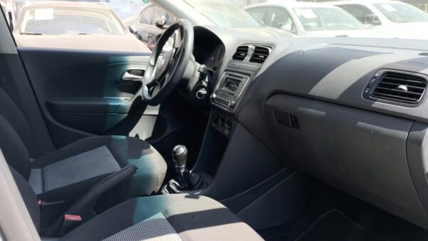 VOLKSWAGEN VENTO STARTLINE STD C/RINES - Image 3