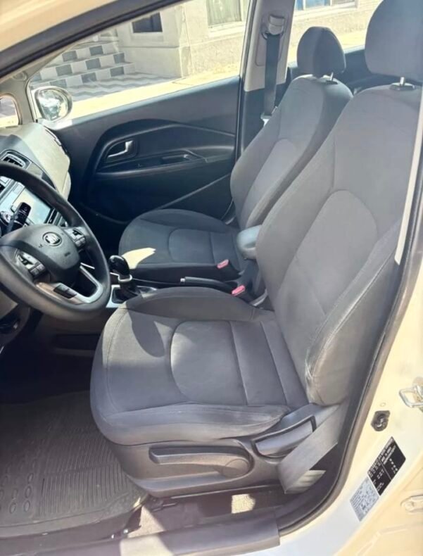 KIA RIO 1.6 EX SEDAN MT - Image 7