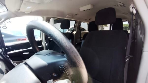 CHRYSLER TOWN & COUNTRY LX AUT - Image 6
