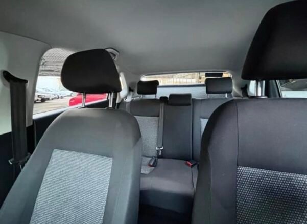 VOLKSWAGEN POLO 1.2 TSI AT - Image 8
