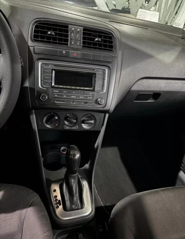 VOLKSWAGEN VENTO 1.6 STARTLINE - Image 4