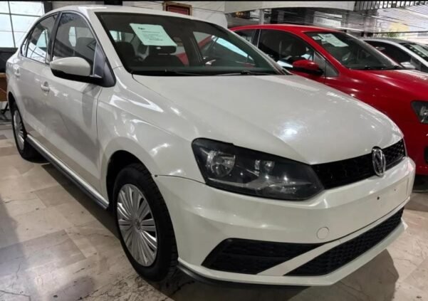 VOLKSWAGEN VENTO 1.6 STARTLINE - Image 3