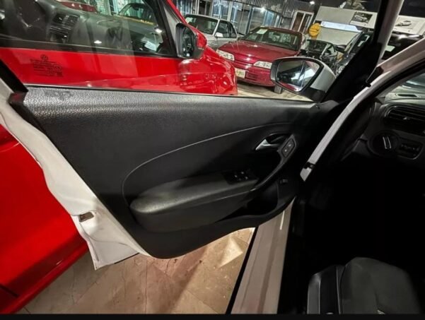 VOLKSWAGEN VENTO 1.6 STARTLINE - Image 5