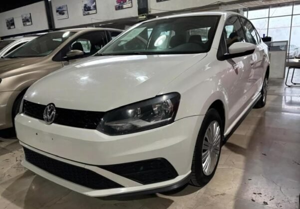 VOLKSWAGEN VENTO 1.6 STARTLINE - Image 2