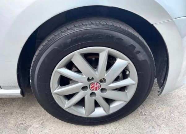 VOLKSWAGEN POLO 1.2 TSI AT - Image 10