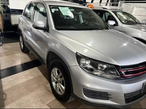 VOLKSWAGEN TIGUAN 2.0 NIVE AT - Image 2