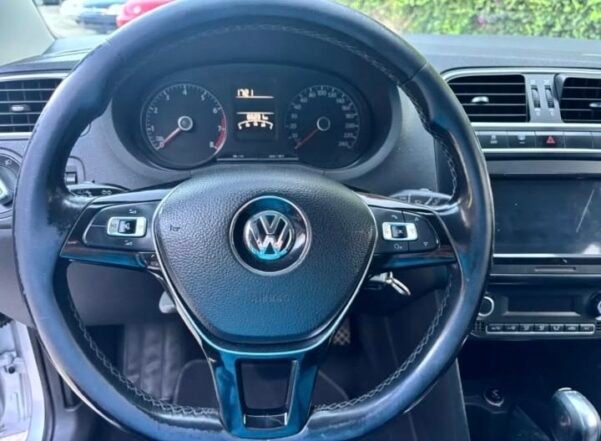 VOLKSWAGEN POLO 1.2 TSI AT - Image 5