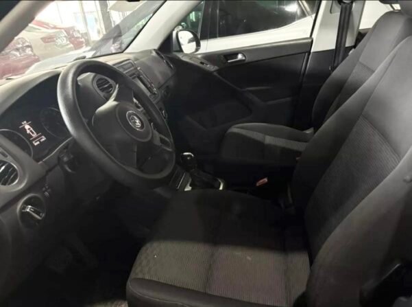 VOLKSWAGEN TIGUAN 2.0 NIVE AT - Image 8