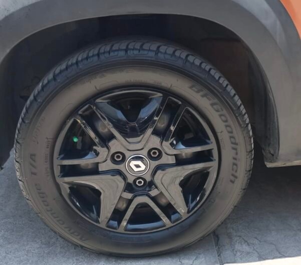 RENAULT KWID OUTSIDER STD - Image 11