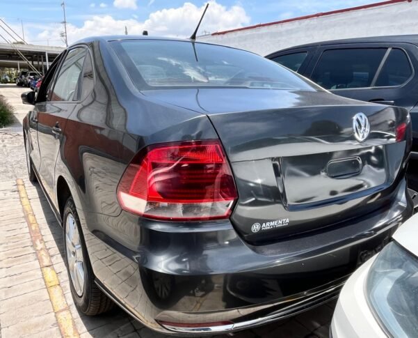 VOLKSWAGEN VENTO COMFORTLINE STD - Image 11
