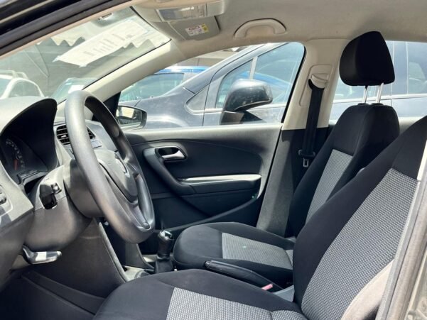 VOLKSWAGEN VENTO COMFORTLINE STD - Image 6