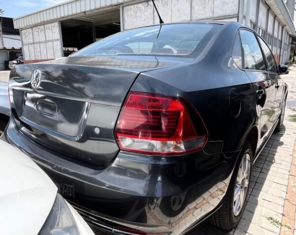 VOLKSWAGEN VENTO COMFORTLINE STD - Image 10