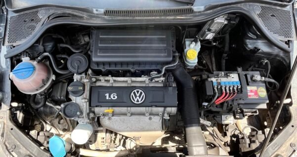 VOLKSWAGEN VENTO COMFORTLINE STD - Image 14