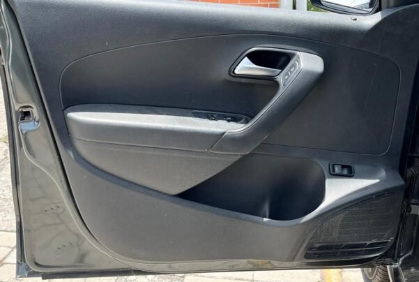 VOLKSWAGEN VENTO COMFORTLINE STD - Image 4