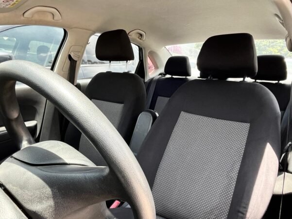 VOLKSWAGEN VENTO COMFORTLINE STD - Image 5