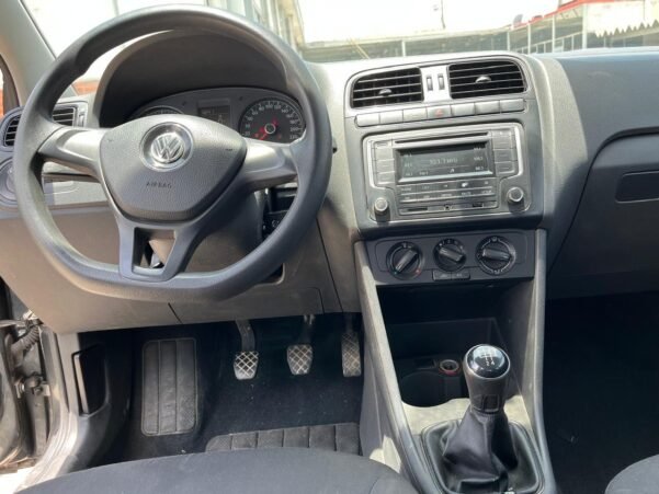 VOLKSWAGEN VENTO COMFORTLINE STD - Image 9