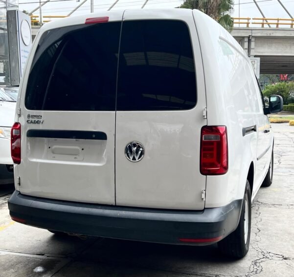 VOLKSWAGEN CADDY MAXI CARGO VAN STD - Image 10