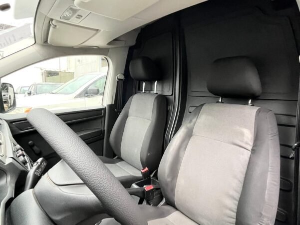 VOLKSWAGEN CADDY MAXI CARGO VAN STD - Image 6