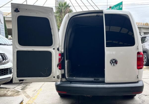 VOLKSWAGEN CADDY MAXI CARGO VAN STD - Image 12