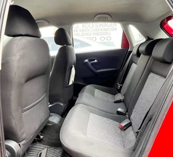 VOLKSWAGEN POLO COMFORTLINE STD - Image 9