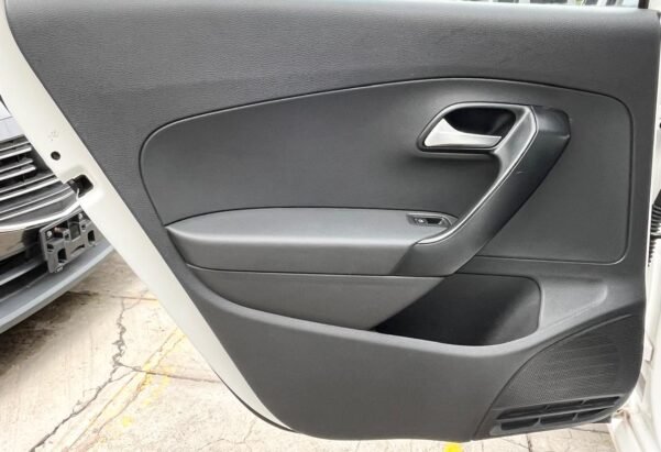 VOLKSWAGEN VENTO COMFORTLINE TIP - Image 9