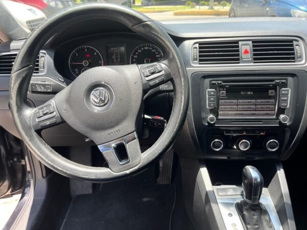 VOLKSWAGEN JETTA MK 2.0 TDI DSG - Image 9