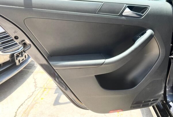 VOLKSWAGEN JETTA MK 2.0 TDI DSG - Image 10
