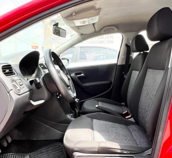 VOLKSWAGEN POLO COMFORTLINE STD - Image 4